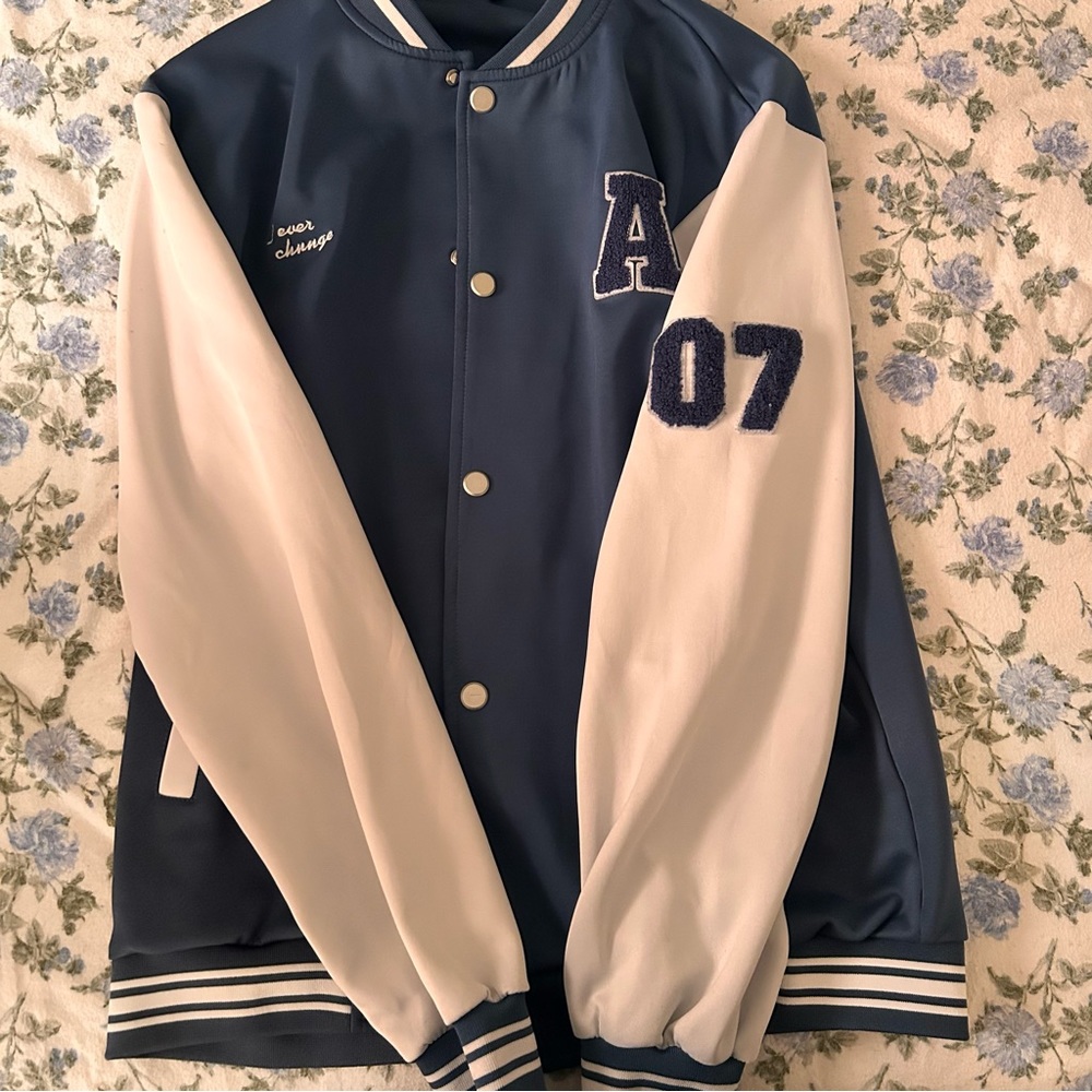 Varsity jacket, Letter R - Picture 3 of 4